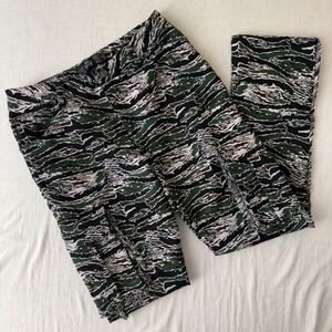 Rebel Vengeance Tiger Stripe Camo Tapestry Pants Skull Button Size 30